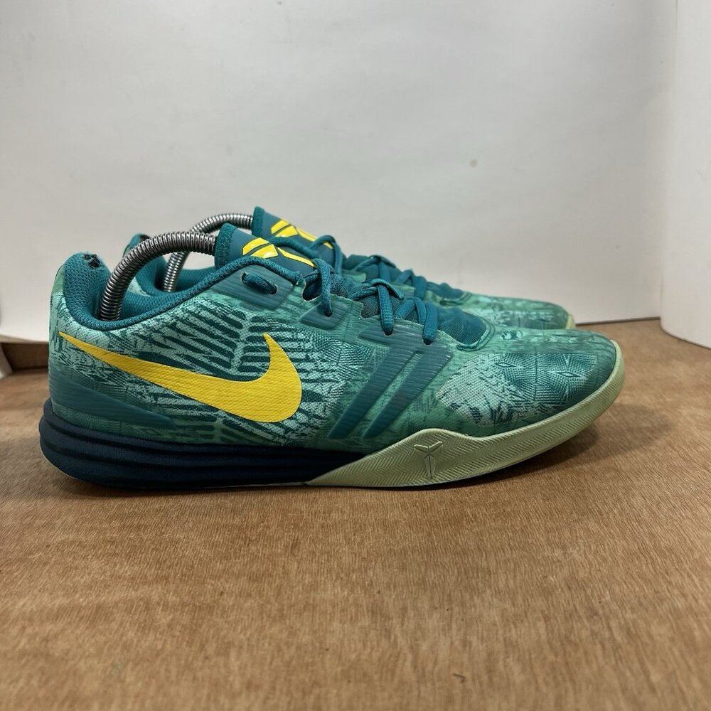 Nike Kobe Mentality Mens Size 10 Athletic Basketball Sneakers Easter